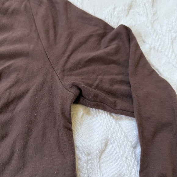 Aritzia Wilfred Free Twist Cropped Longsleeve - Picture 3 of 4